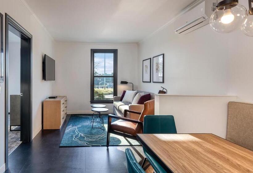 سوییت سوپریور, Worldmark Portland Waterfront Park