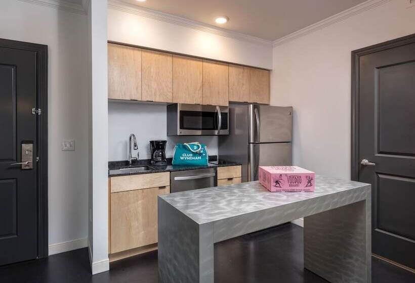 استودیوی لوکس, Worldmark Portland Waterfront Park