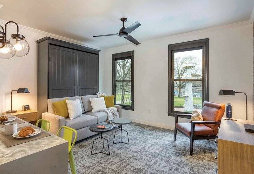 استودیوی سوپریور, Worldmark Portland Waterfront Park