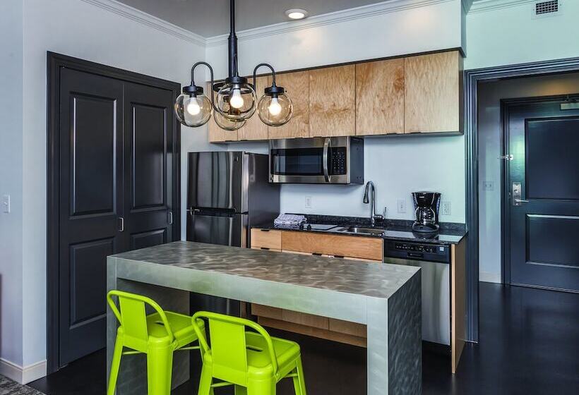 استودیوی سوپریور, Worldmark Portland Waterfront Park