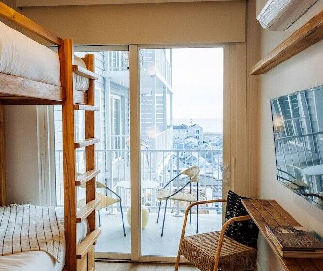 기본룸, The Rockaway