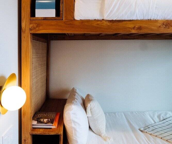 기본룸, The Rockaway