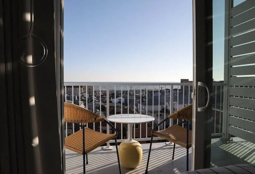 オーシャンビューデラックスルーム, The Rockaway