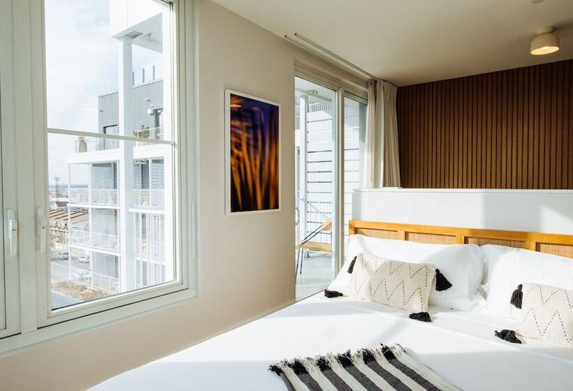 스탠다드 스튜디오 더블 침대, The Rockaway