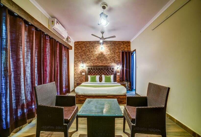 デラックスルーム, Sahastradhara Riverresort