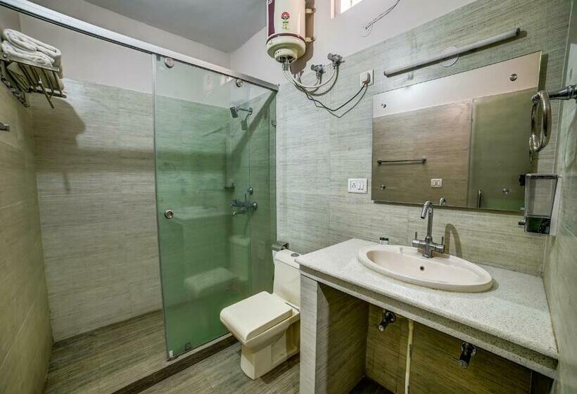 デラックスルーム, Sahastradhara Riverresort