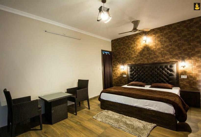 デラックスルーム, Sahastradhara Riverresort