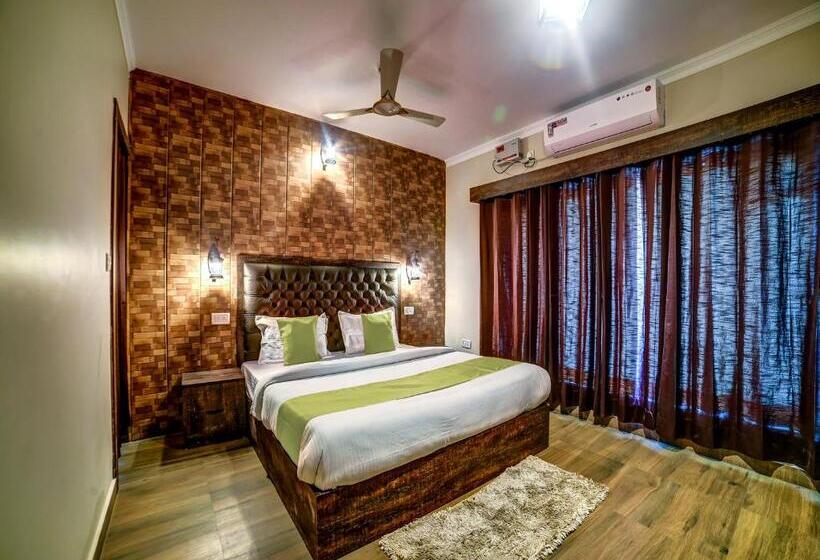 デラックスルーム, Sahastradhara Riverresort