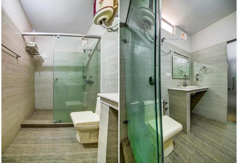 デラックスルーム, Sahastradhara Riverresort