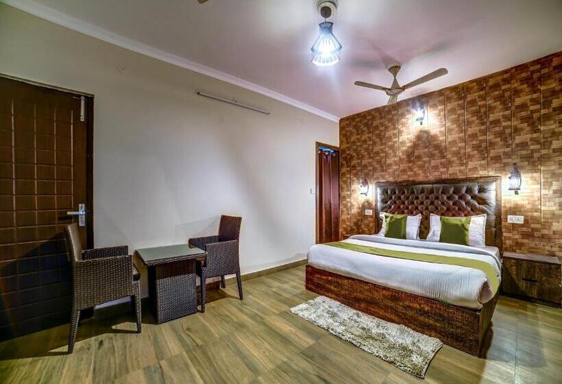 デラックスルーム, Sahastradhara Riverresort