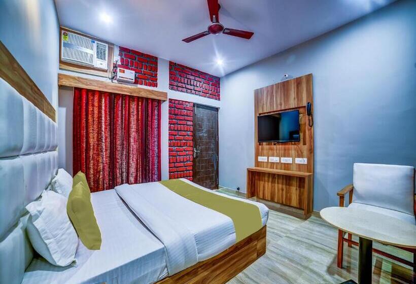 キングサイズベッドのスタンダードルーム, Sahastradhara Riverresort