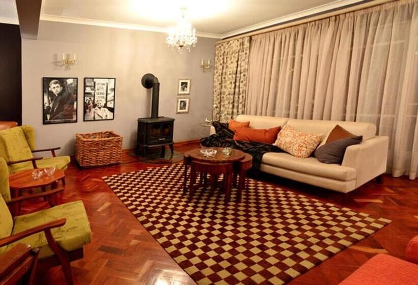 Семейный Номер, The White House