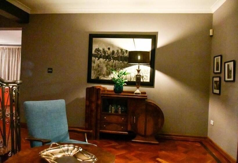 Номер Стандарт, The White House