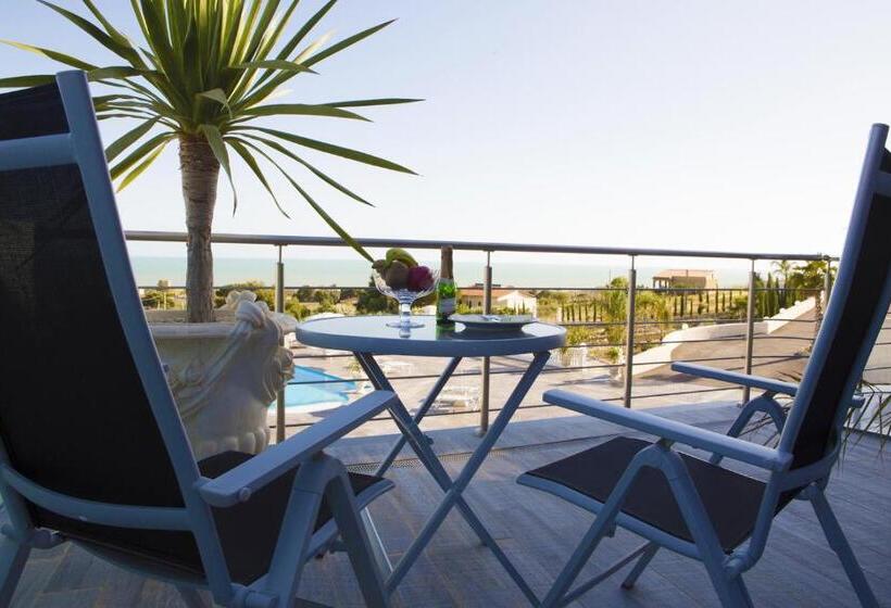 Люкс Deluxe Вид на Море, Villa La Perla