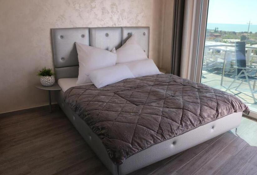 Люкс Deluxe Вид на Море, Villa La Perla