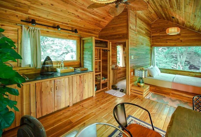 کلبه ییلاقی, Blue Lagoon Cat Ba