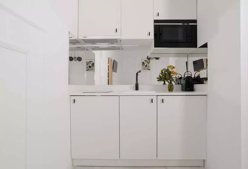 استودیوی استاندارد, Sonder Santa Ana
