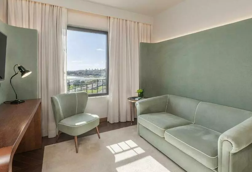 سوییت جونیور با چشم‌انداز دریا, Grand Hotel Açores Atlântico