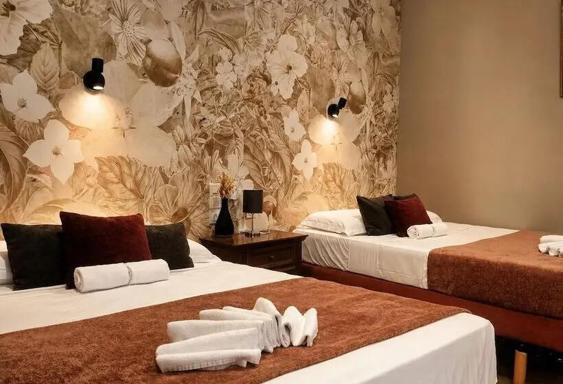 اتاق استاندارد چهار تخته, Abalone Centre Gare