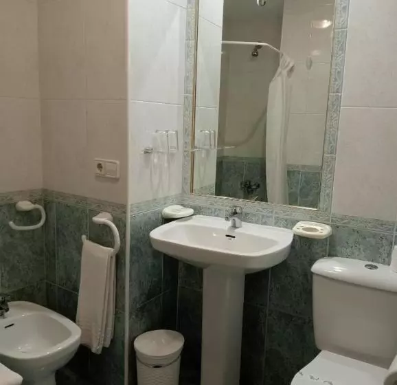 اتاق استاندارد سه نفره, Bradomin