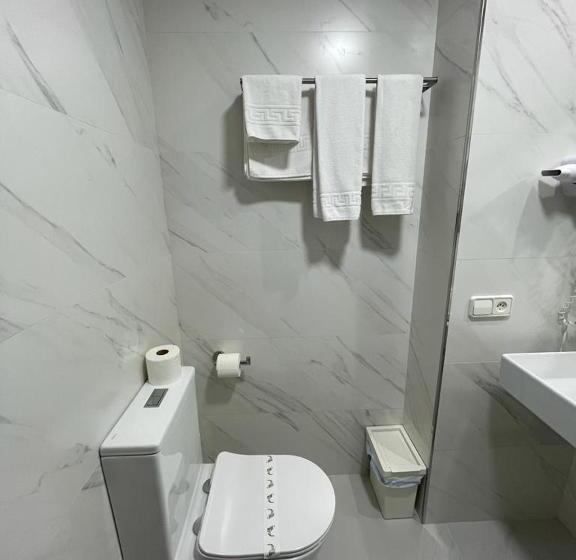 غرفة قياسية ثلاثية, Bradomin