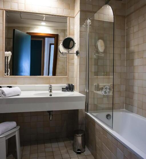 اتاق کلاسیک سه تخته, Bv Hotel Oly