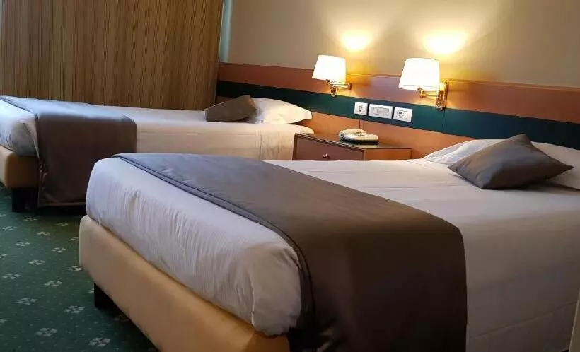 اتاق کلاسیک سه تخته, Bv Hotel Oly