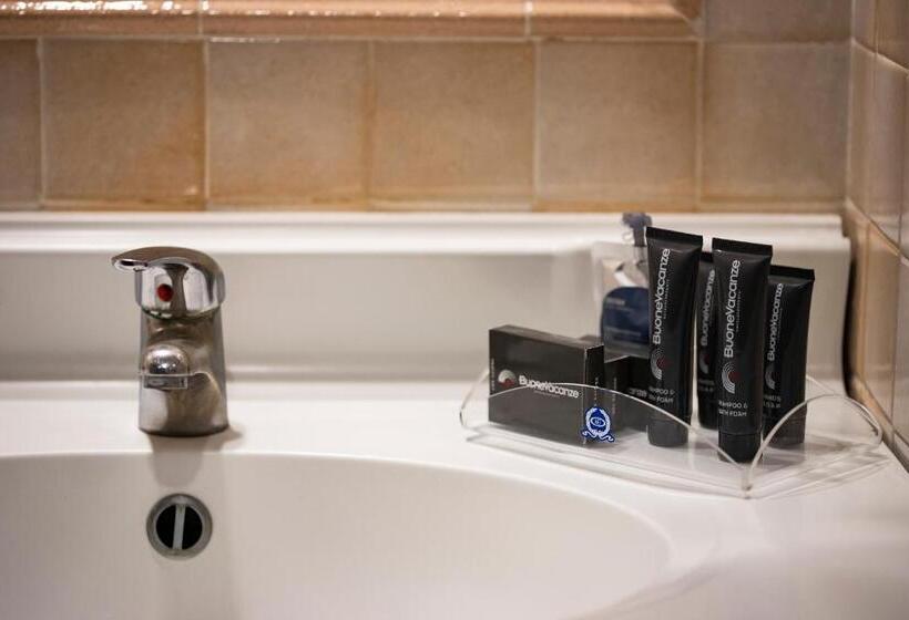 اتاق خانوادگی, Bv Hotel Oly