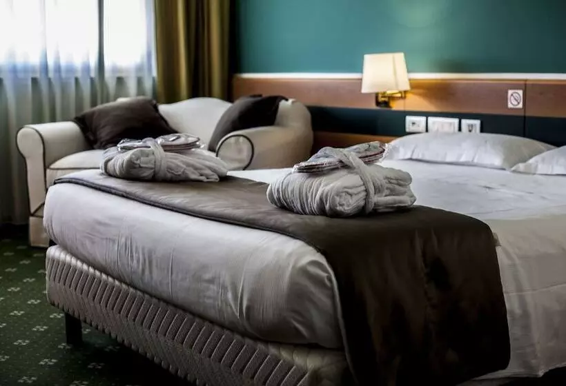 اتاق کلاسیک سه تخته, Bv Hotel Oly