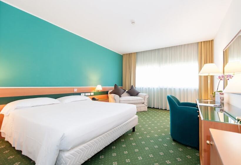 اتاق کلاسیک سه تخته, Bv Hotel Oly