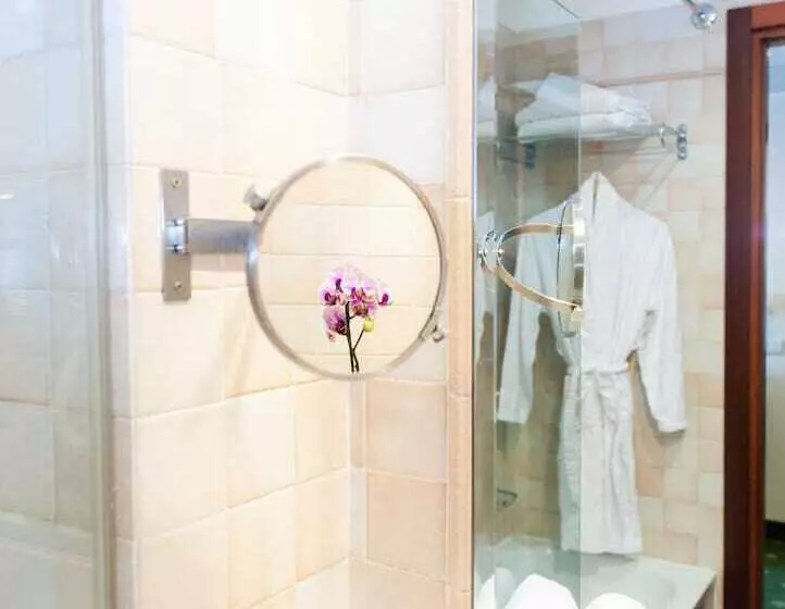 اتاق خانوادگی, Bv Hotel Oly