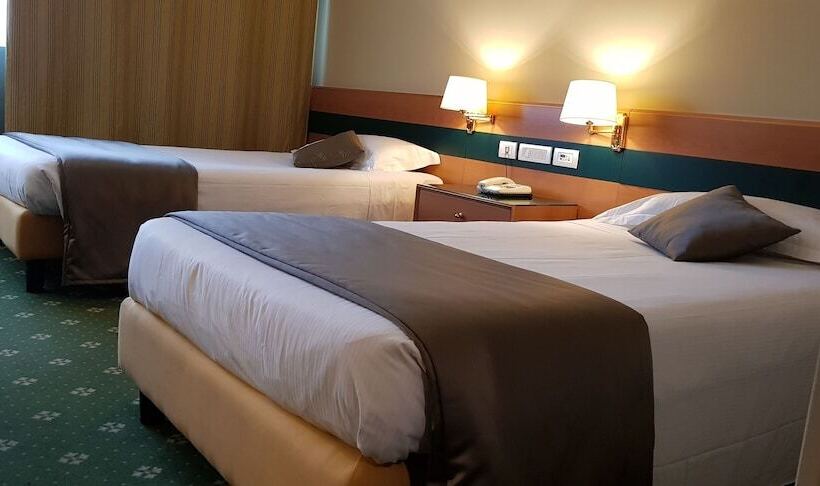 اتاق خانوادگی, Bv Hotel Oly