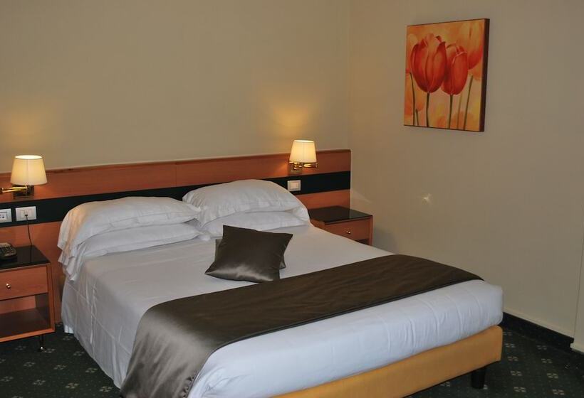 חדר משפחתי, Bv Hotel Oly