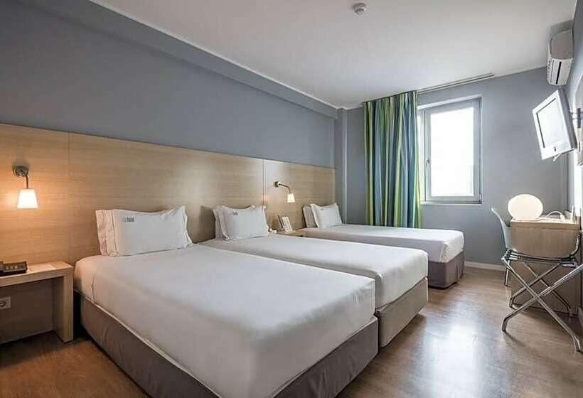 חדר סטנדרט לשלושה, Cliphotel