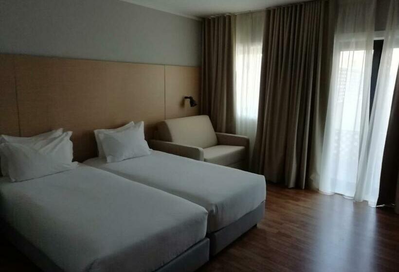 חדר משפחתי, Cliphotel