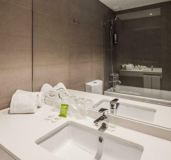 חדר משפחתי, Cliphotel