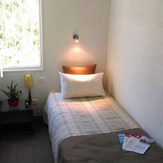 اتاق استاندارد یک نفره, Adonis Lourdes Notre Dame de La Sarte