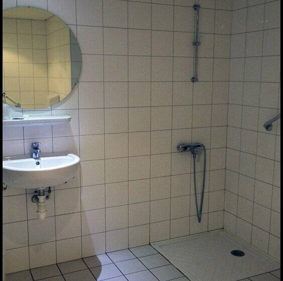 اتاق استاندارد سه نفره, Adonis Lourdes Notre Dame de La Sarte