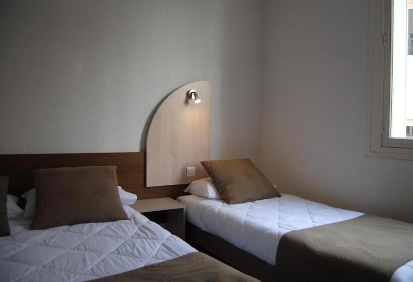 اتاق استاندارد سه نفره, Adonis Lourdes Notre Dame de La Sarte