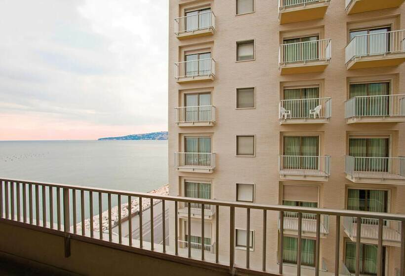 اتاق کلاسیک, Royal Continental