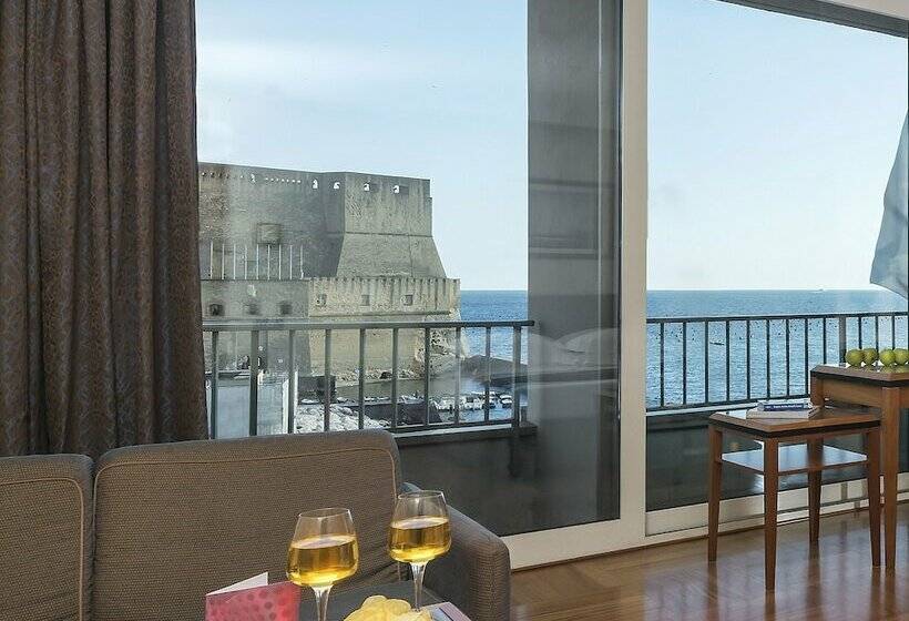 اتاق سوپریور با چشم‌انداز دریا, Royal Continental