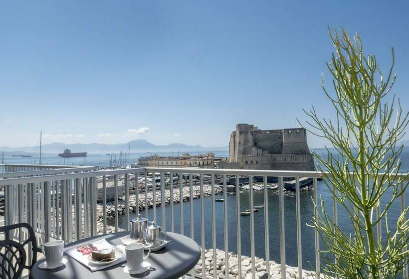 اتاق سوپریور با چشم‌انداز دریا, Royal Continental