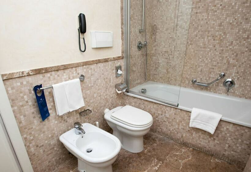 اتاق سوپریور با چشم‌انداز دریا, Royal Continental