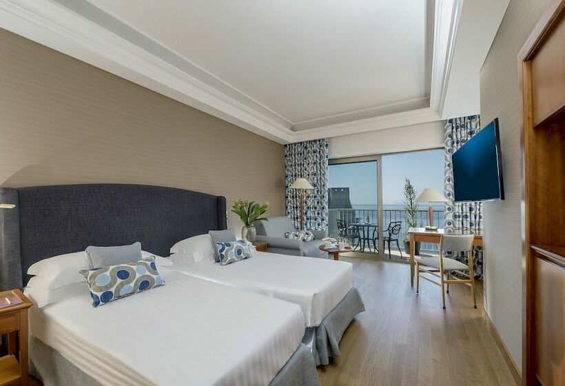 اتاق سوپریور با چشم‌انداز دریا, Royal Continental