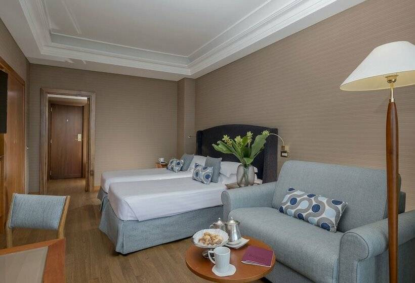 اتاق سوپریور با چشم‌انداز دریا, Royal Continental