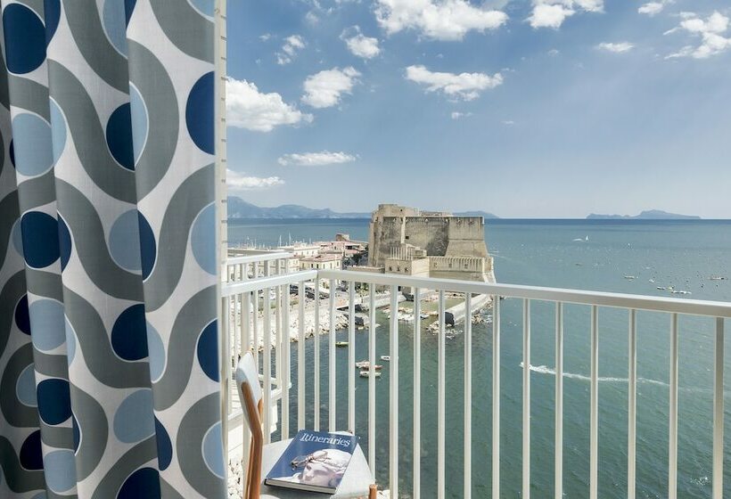اتاق سوپریور با چشم‌انداز دریا, Royal Continental