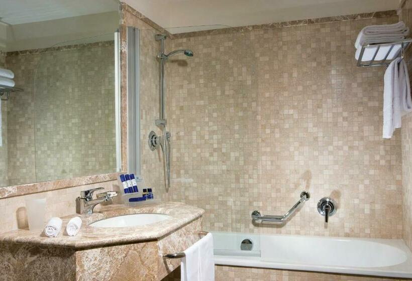 اتاق کلاسیک سه تخته, Royal Continental