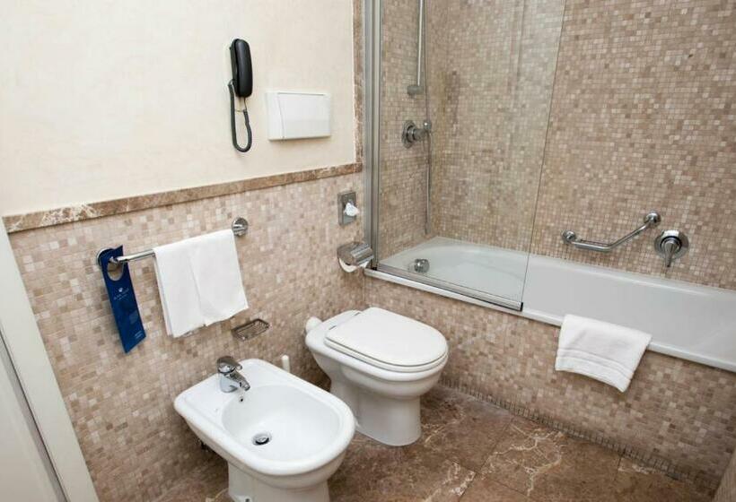 اتاق کلاسیک سه تخته, Royal Continental