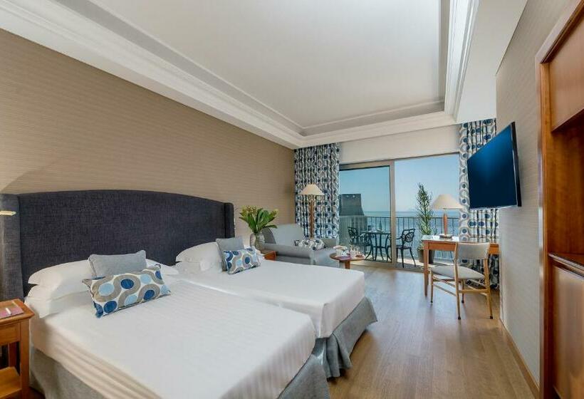 اتاق سه نفره سوپریور با چشم‌انداز دریا, Royal Continental