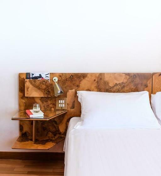 سوییت جونیور با چشم‌انداز دریا, Royal Continental